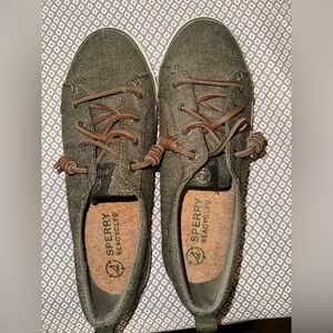 Women’s Size 8.5 Sperry Shoes. Green